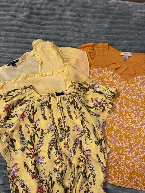 Worthington Yellow Floral Pleated Front Blouse - Picture 2 of 2